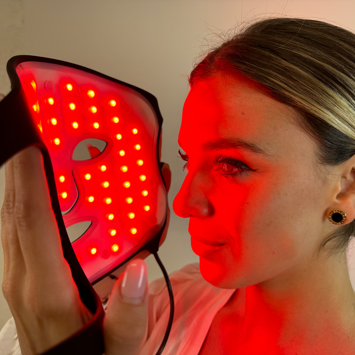 The Most Advanced LED Light Therapy Face Mask – Luxe Clinical
